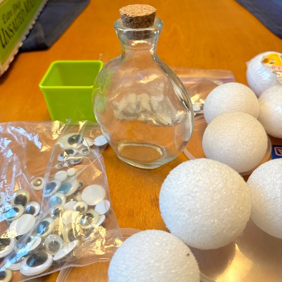 Craft Lot Googly Eyes, Brads, Brads, Styrofoam Supplies - Picture 4 of 14